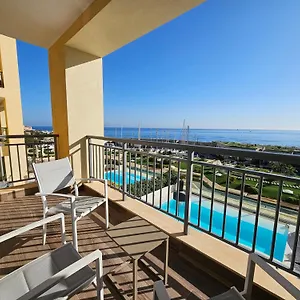 Apartment Stunning Seafront Portomaso, Saint Julian's